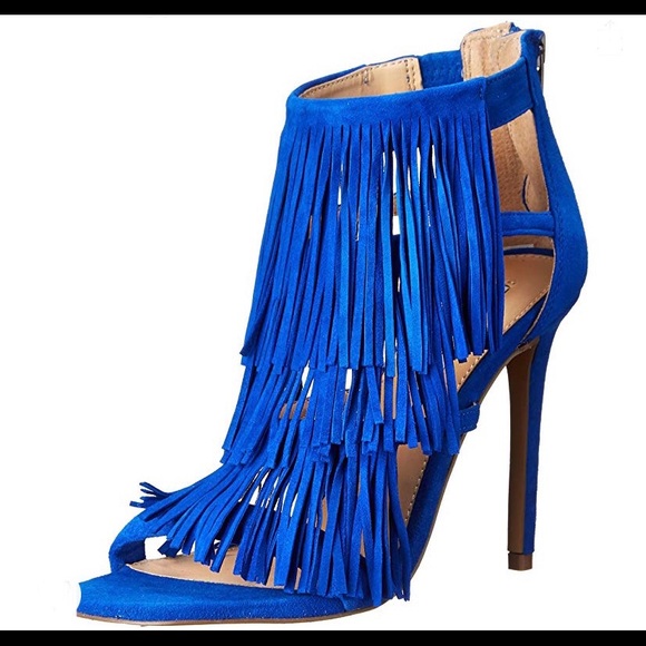 Steve Madden Shoes - Steve Madden fringly dress sandal